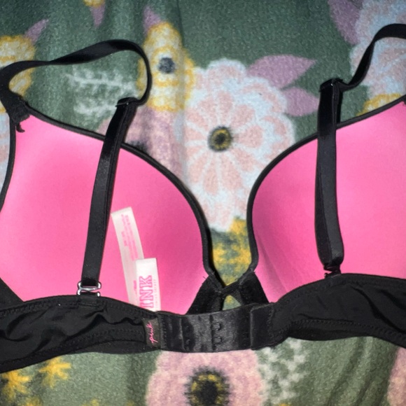 Pink Bras - Picture 2 of 6